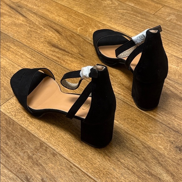 New!! Size 11 Heels w/ 3 inches - ROUGE HELIUM Black Heels - Picture 5 of 15